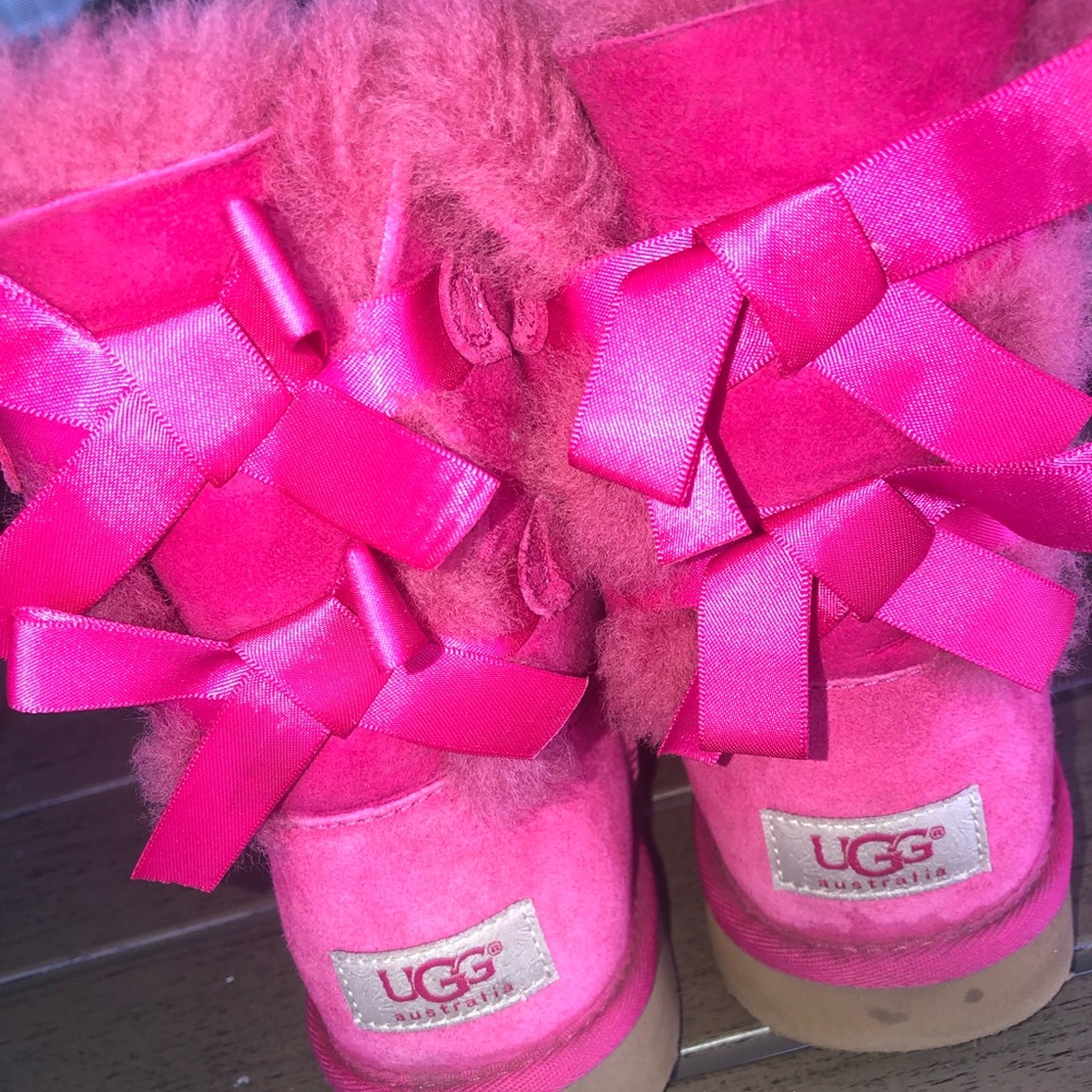 Selling these pink uggs with bows in the back